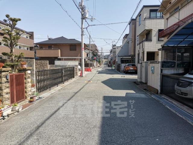 コンビニ　ファミリーマート　豊中城山町（コンビニ）まで407m