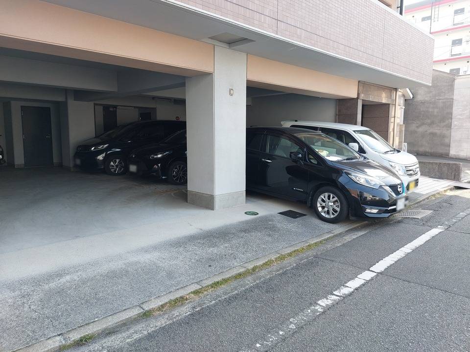 駐車場　駐車場