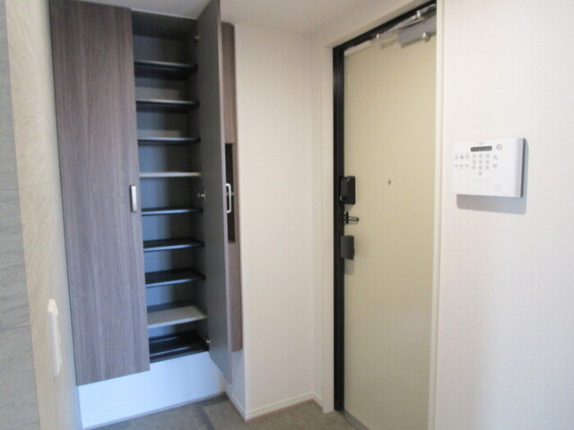 玄関　トールシューズボックス