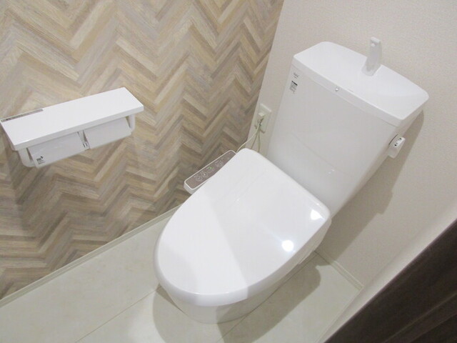 トイレ　温水洗浄暖房便座