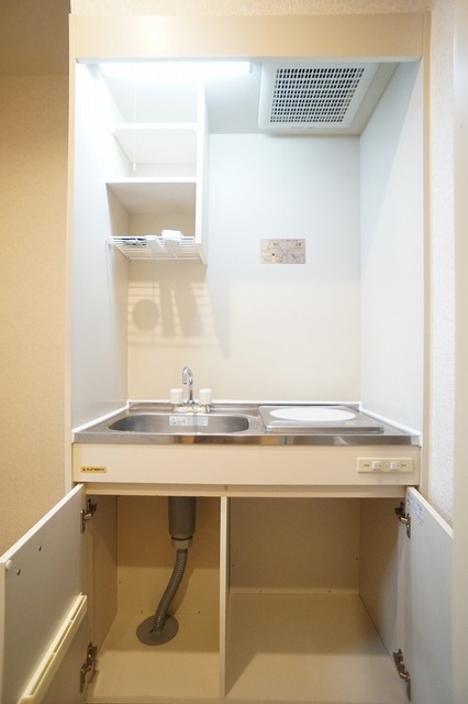 キッチン　※清掃前のお部屋です