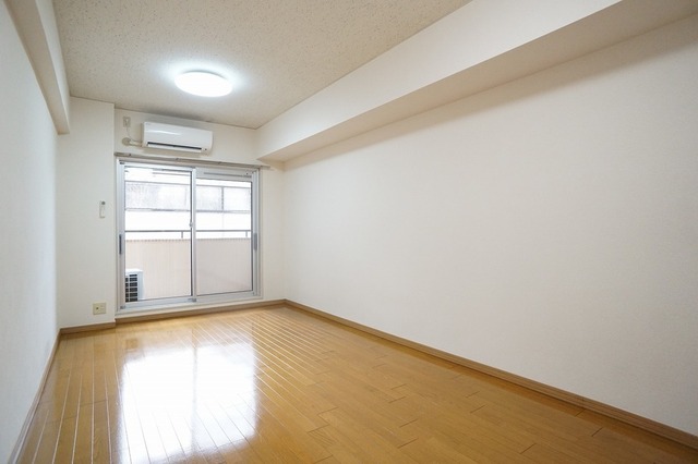 居室・リビング　※清掃前のお部屋です