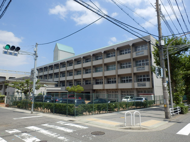 中学校　神戸市立鷹匠中学校（中学校）まで527m
