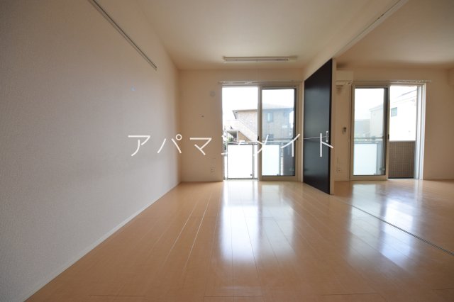 その他部屋・スペース　開放的な寝室です