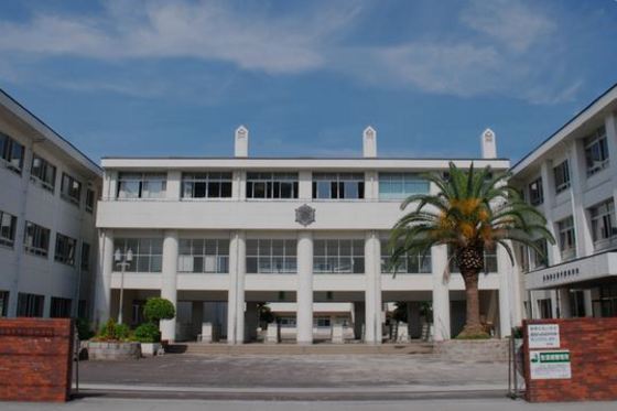 小学校　広島市立楽々園小学校（小学校）まで864m