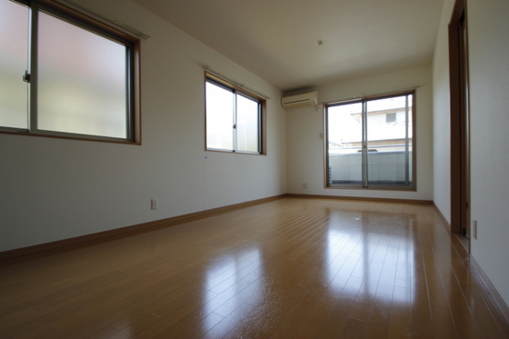 居室・リビング　※別号室の写真です