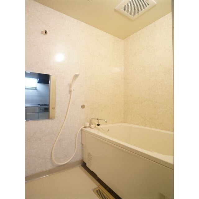 バス・シャワールーム　バスルームも広々と♪