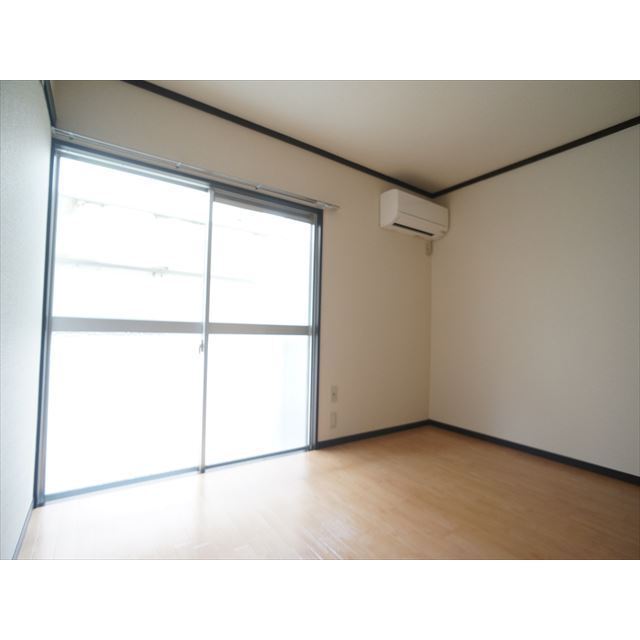 居室・リビング　洋室５．９帖の居室♪