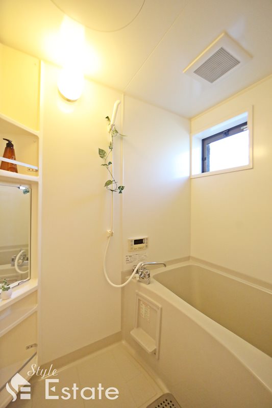 バス・シャワールーム　追焚き機能付きお風呂