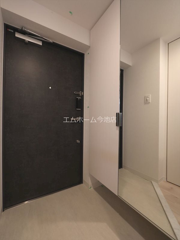 玄関　玄関　シューズボックス充実しています