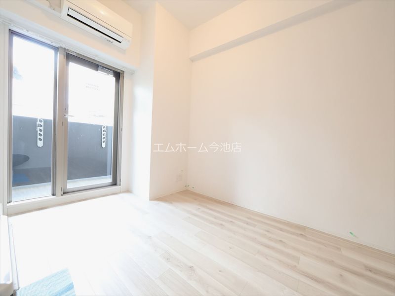 その他部屋・スペース　洋室8.1帖　エアコン付き　収納充実しています