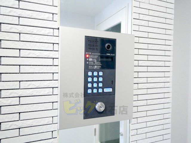 エントランス　人気のオートロック付きマンションです♪