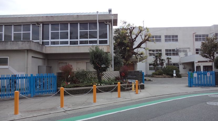 小学校　西宮市立甲陽園小学校（小学校）まで764m