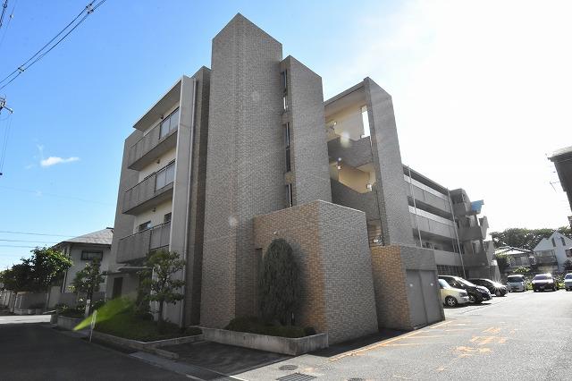 建物外観　オートロック・宅配BOX付きで安心です！