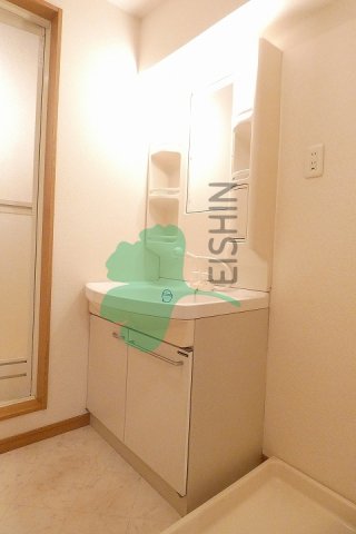 洗面設備　シンプルで使いやすい洗面台です！