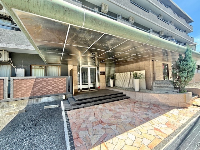 大阪モノレール彩都線 公園東口駅 徒歩12分 5階建 築55年の外観写真