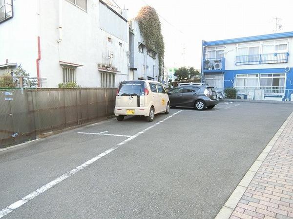 駐車場　敷地内駐車場！