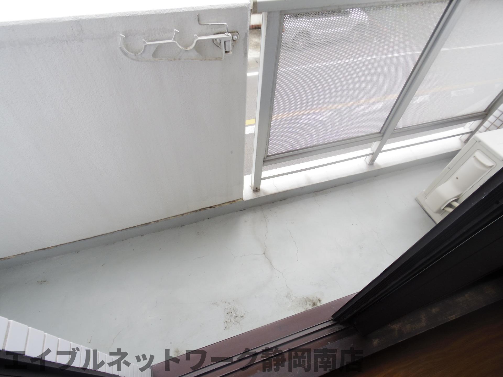 バルコニー　外からの目が気にならないバルコニーで洗濯物が干せます