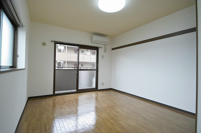 居室・リビング　※101号室の写真です※