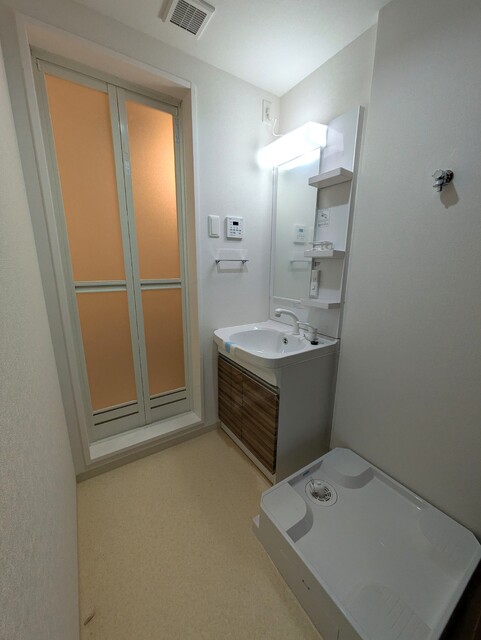 洗面設備　※２０２号の室内写真です。