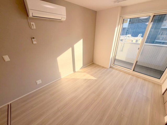 その他部屋・スペース　ゆとりのあるベッドルームで快適な睡眠をとってくださいね。