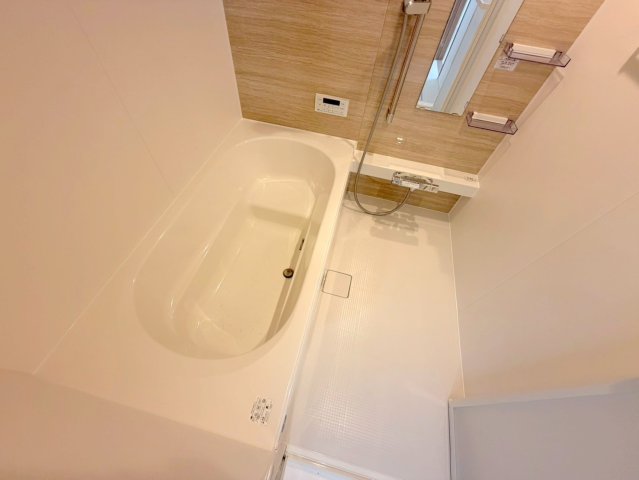 バス・シャワールーム　広めのお風呂は一日の疲れを癒してくれます。