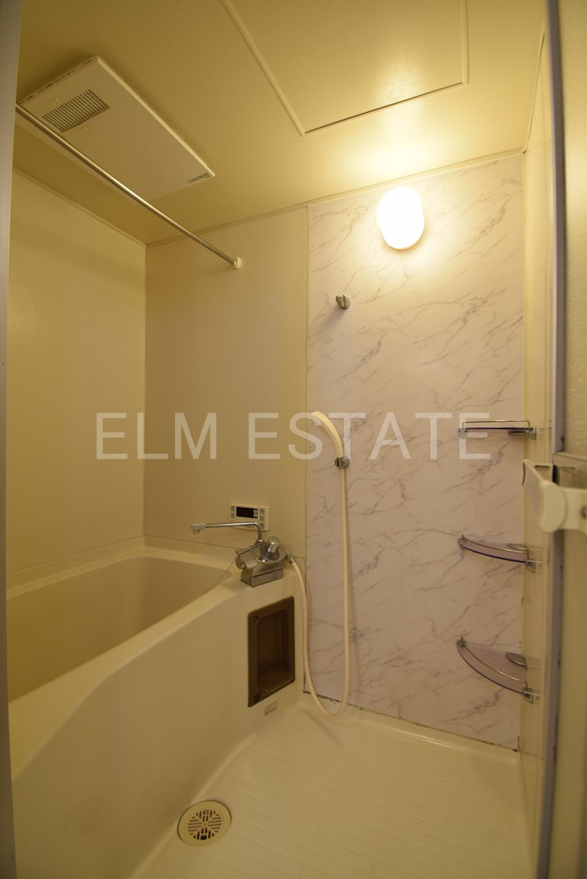 バス・シャワールーム　浴室乾燥機付きなので雨の日や花粉の季節もばっちし！