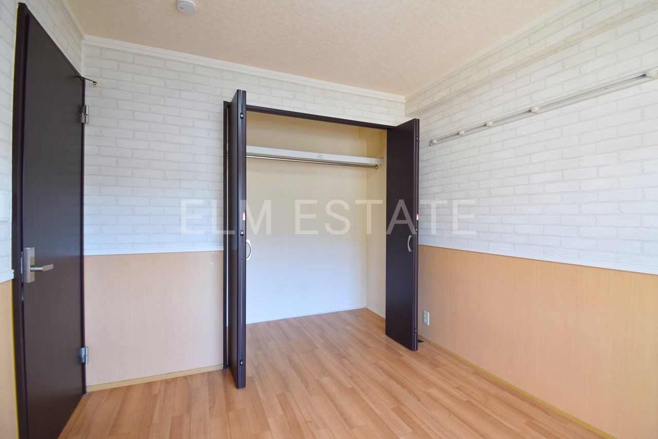 収納　パイプハンガー付き収納でスッキリ方つきます☆