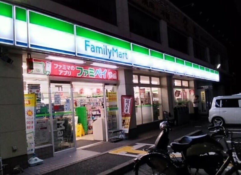 コンビニ　ファミリーマート箕面船場店（コンビニ）まで229m