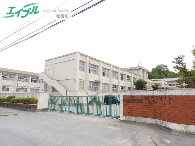 小学校　松阪市立山室山小学校（小学校）まで309m