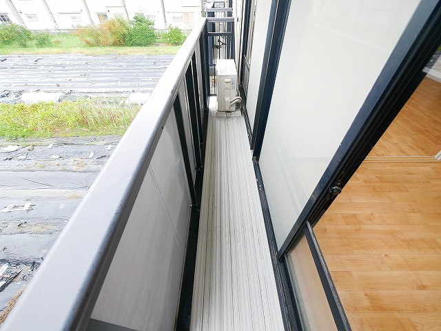 バルコニー　開放的で明るい空間を演出してくれるバルコニーです