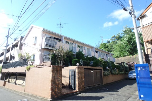 建物外観　小田急多摩線「栗平」駅より徒歩4分の好立地！お手頃家賃の2階