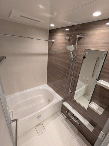 バス・シャワールーム　追焚オートバス、浴室換気乾燥機、スライドバー付ワイドシャワー