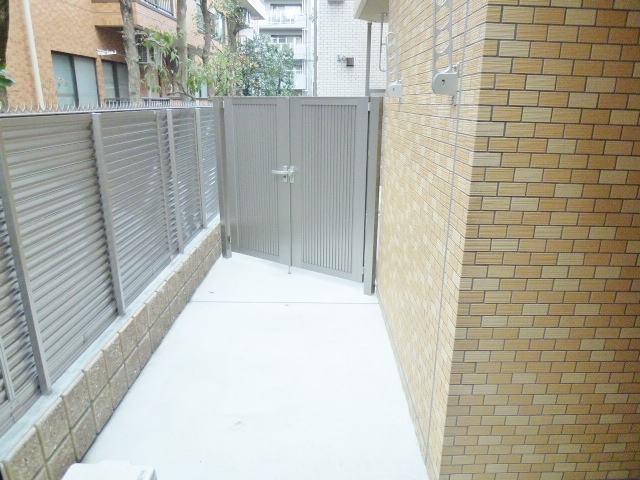 バルコニー　テラス