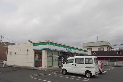 コンビニ　ファミリーマート三島長伏店（コンビニ）まで400m