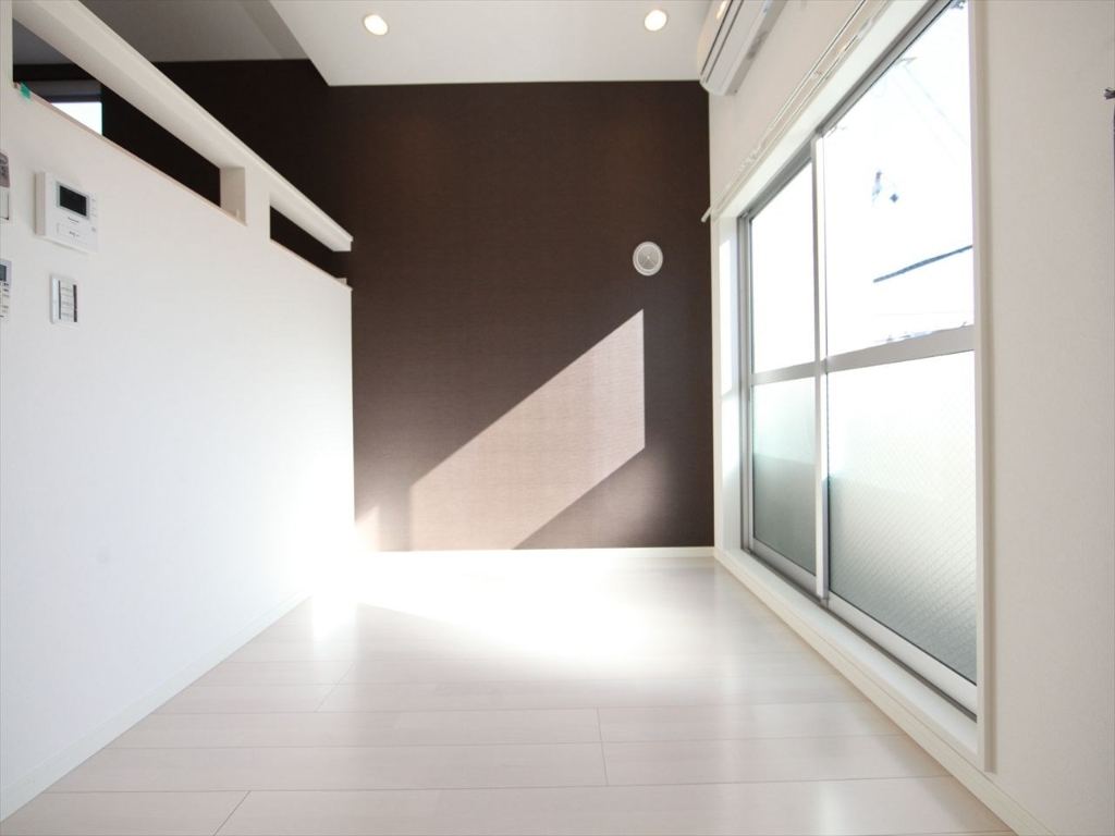 バルコニー　洋室6帖　上階ロフト5.8帖（収納でも部屋でも使えます）