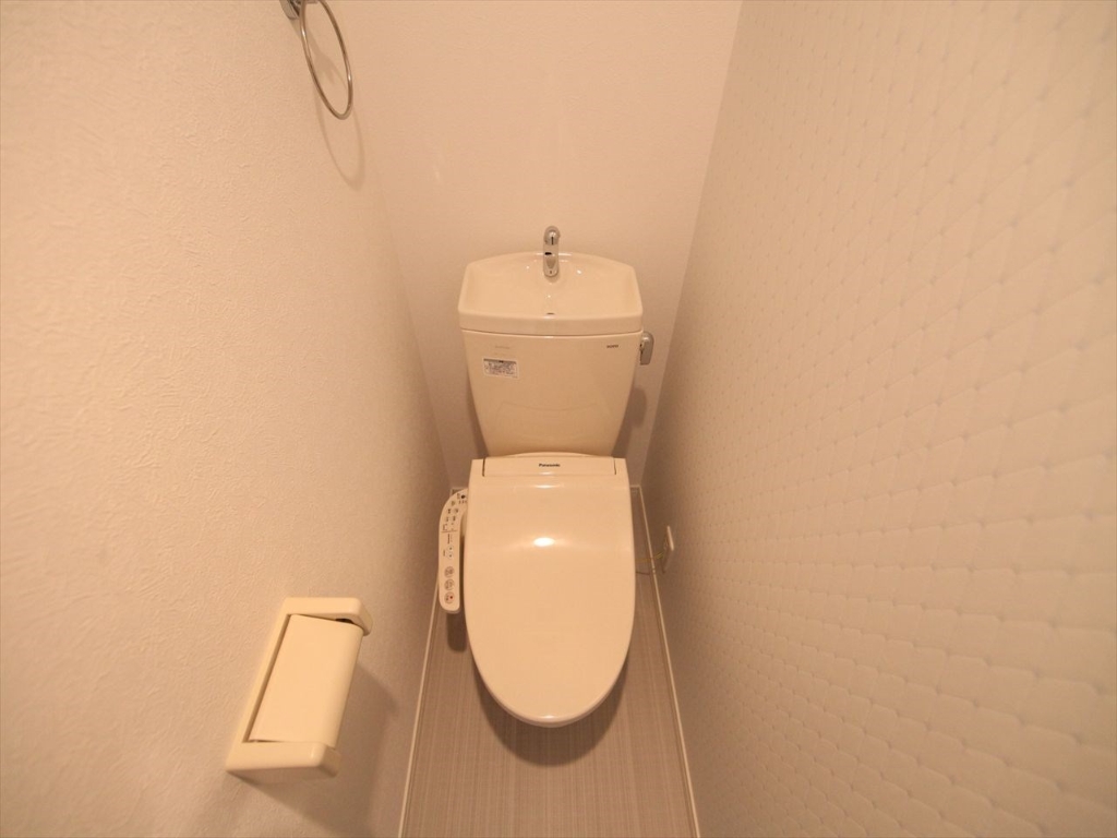 トイレ　温水洗浄暖房便座付トイレ