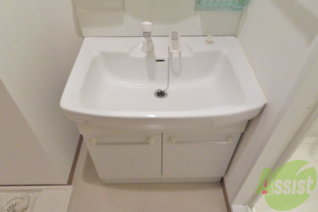 洗面設備　独立洗面台です。朝の身支度が楽しくなりそうですね。