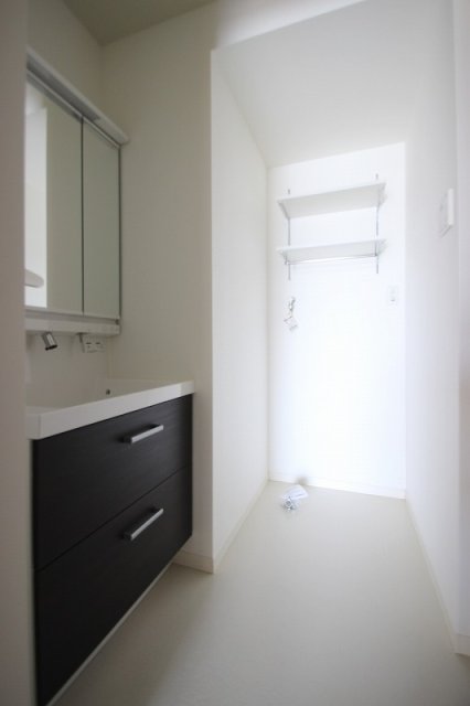 洗面設備　写真は別室のものです。