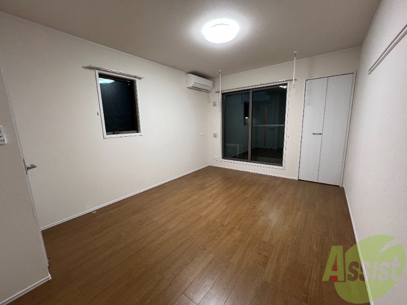 その他部屋・スペース　洋室を別角度から撮影しました。広々とお使いいただけます。