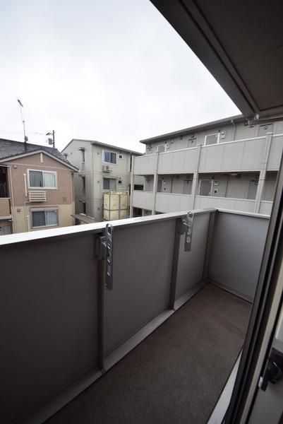 バルコニー　2階バルコニー・1階テラス　南向き