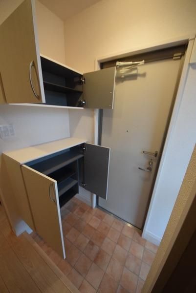 玄関　たくさんく靴を置ける広めの玄関