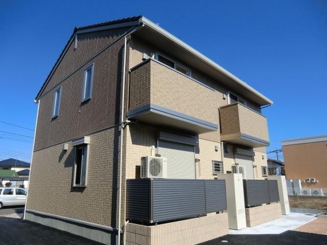 建物外観　2世帯のテラスハウス