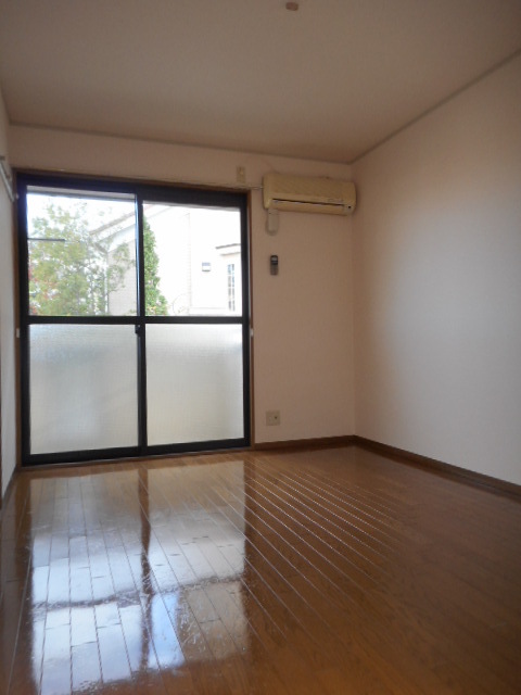 居室・リビング　南側洋室６帖