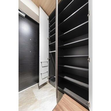 玄関　※別部屋参考写真