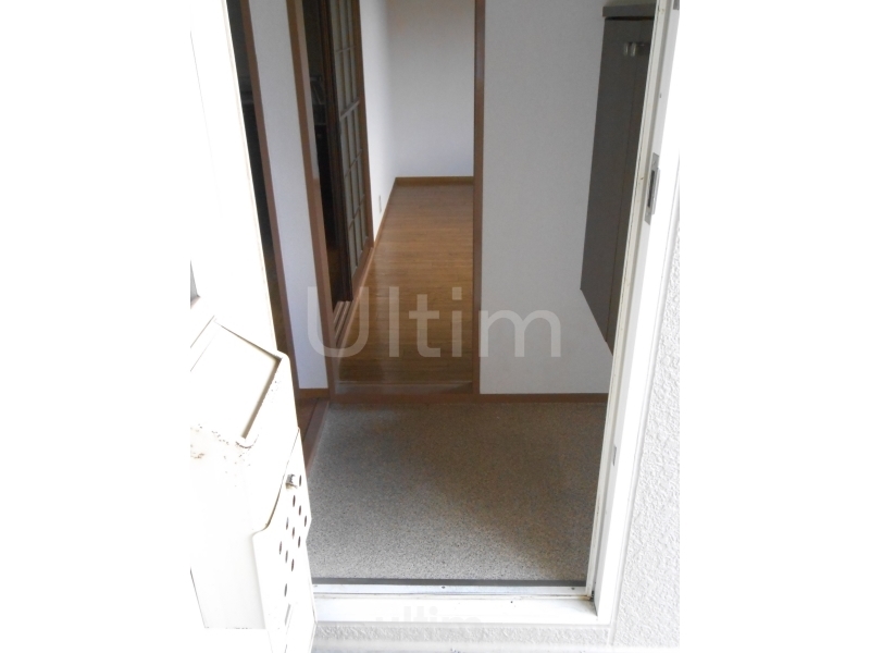 玄関　※同タイプの他のお部屋です
