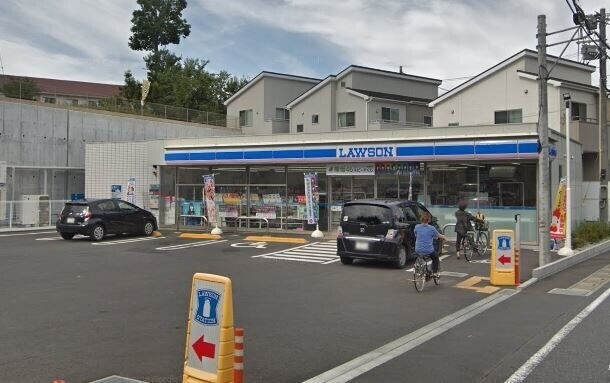 コンビニ　ローソン所沢小手指元町店（コンビニ）まで586m