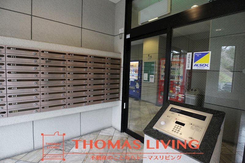 エントランス　オートロック付で安心ですね。