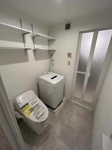 洗面設備　明るい洗面所です