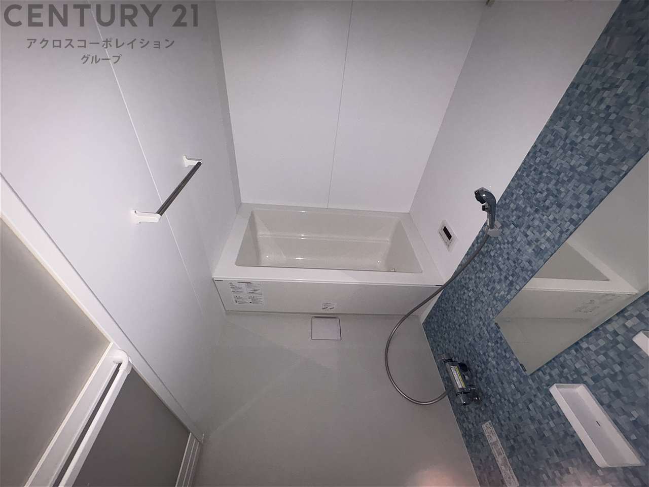 バス・シャワールーム　浴室乾燥機・追い焚き機能付き！